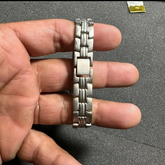 Casual Corner Annex Ladies Quartz Watch Silver Tone Black Diamond Dial Working - Picture 8 of 11